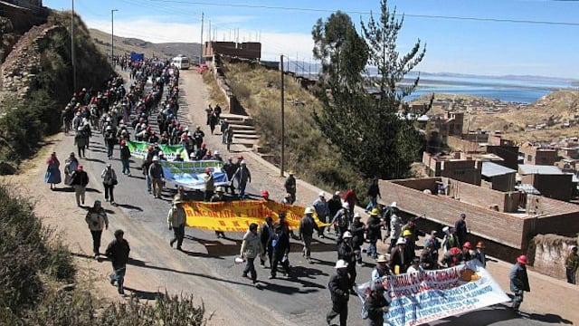 Puno: Mineros informales bloquean vías de acceso a Juliaca