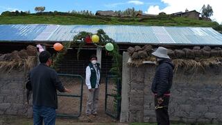 Entregan cobertizos a familias ganaderas para proteger de heladas a 6 mil 600 alpacas y ovinos en Ayacucho