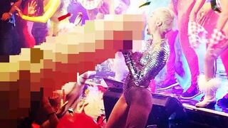 Miley Cyrus causa revuelo con show casi pornográfico en Londres