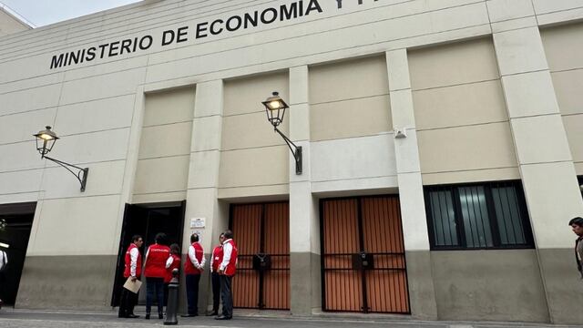 Realizan operativo en el MEF por transferencia de S/ 100 millones al Gobierno Regional de Ayacucho