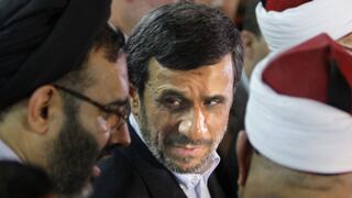 VIDEO: Lanzan zapato a Ahmadineyad en Egipto