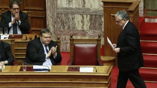 Grecia aprueba plan de austeridad