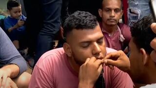 Migrantes se cosen los labios en señal de protesta porque no les permitieron viajar a la frontera de México