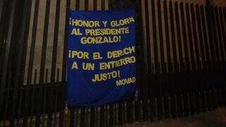 Dejan banderola pidiendo “entierro justo” para criminal Abimael Guzmán