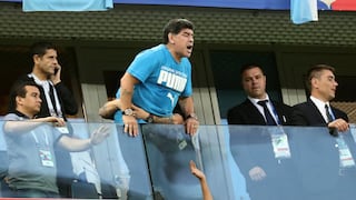 ¡Lo ven mal! Maradona recibe muchas críticas por su estado en el Argentina vs. Nigeria