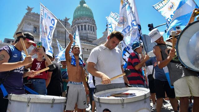 Sindicatos argentinos acataron un paro general contra las reformas de Javier Milei