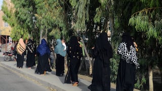 Los talibanes buscan borrar a las mujeres de la vida pública
