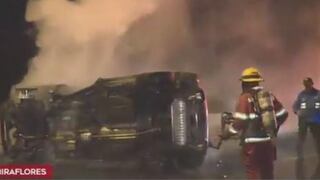 Auto se incendia en puente vehicular de Plaza Norte en Los Olivos [VIDEO]
