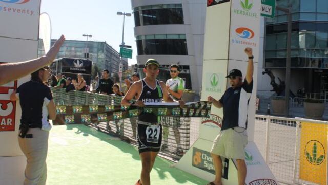 Rodrigo Medrano obtuvo el primer lugar en la Triatlón de Los Ángeles