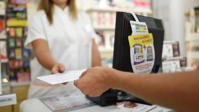 Minsa publicará decreto para que farmacias tengan en stock 30% de medicamentos genéricos