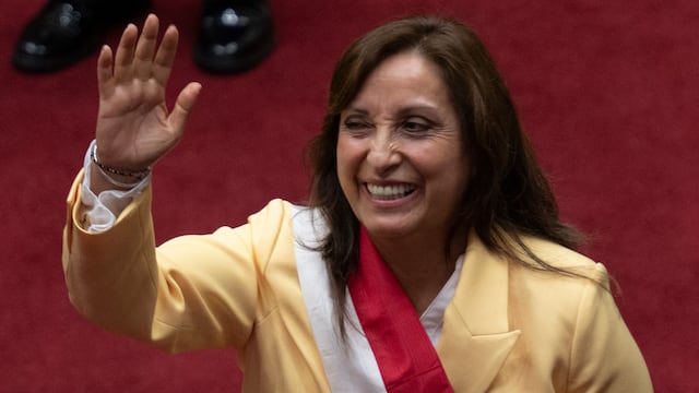 ¿Quién es Dina Boluarte, la primera presidenta mujer del Perú?
