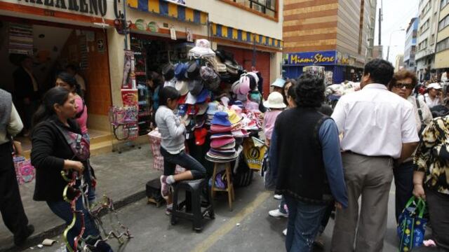 Ambulantes invaden Mercado Central
