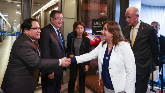Dina Boluarte en CHINA: Presidenta llega a Shanghái: Mira AQUÍ su agenda