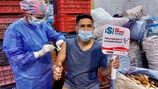 Realizan gran barrido de vacunación contra la COVID-19 en el Mercado Mayorista de Lima