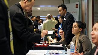 Desempleo en EEUU cayó a 8,3%