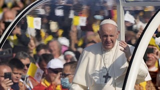 El papa Francisco se junta con gitanos eslovacos en una de las regiones más pobres de Europa 