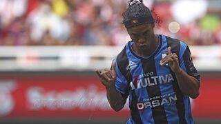 México: Ronaldinho anotó su primer gol en el Querétaro y bailó samba