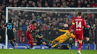 El colombiano Luis Díaz se perdió un gol con Liverpool, tras aparición de Arturo Vidal [VIDEO]