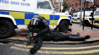 Irlanda del Norte: 56 policías heridos por grescas entre católicos y protestantes