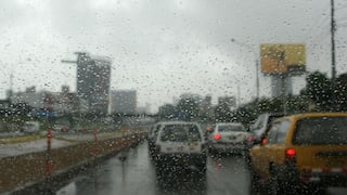 Fuerte lluvia sorprendió a vecinos de Lima Metropolitana en varios distritos