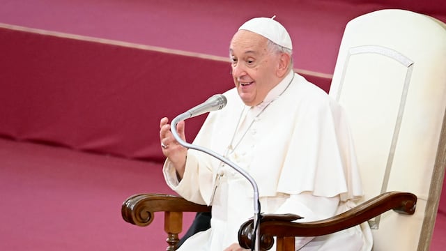 El Papa llama a acoger a los homosexuales en la Iglesia pero con “prudencia” en seminarios