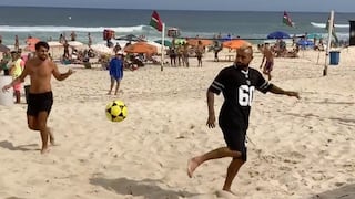  Arturo Vidal jugó con el balón en las playas de Brasil y mostró toda su calidad con divertidas jugadas