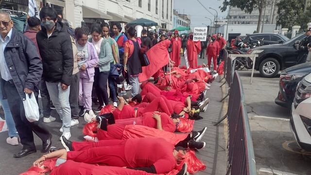 ‘Las Cucardas’: Trabajadoras sexuales hacen plantón frente al Congreso