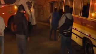 Surco: conductor de cúster choca contra pared tras huir de fiscalizadores [VIDEO]
