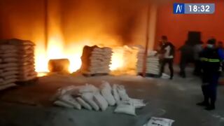 Huachipa: Controlan incendio en depósito de telas y evitan nueva tragedia 