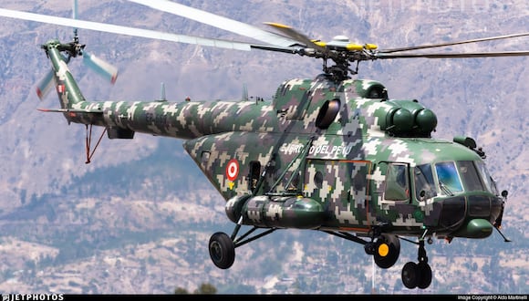 EN VEREMOS. Este es uno de los helicópteros (placa EP-669) que en 2020 sobrevolaba Ayacucho. Este año se encuentra en reparación. Foto: EP.