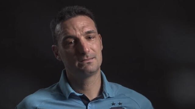 Scaloni explica que la selección argentina juega para la gente y rompe en llanto [VIDEO]