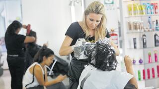 Peruanos van menos a la peluquería, pero ahora gastan más