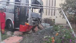 Bus del Corredor Rojo impactó contra fachada de iglesia evangélica en Pueblo Libre [VIDEO]