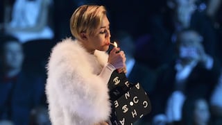 Miley Cyrus causa escándalo en los MTV EMA 2013 al fumar marihuana