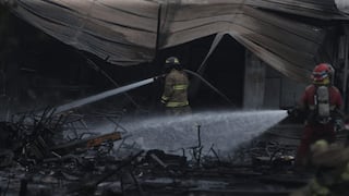 Comerciantes de muebles quedaron en la nada tras incendio en la Panamericana Sur | FOTOS