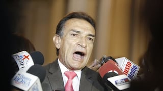 Héctor Becerril pide renuncia de PPK: “Este tema no se soluciona con un diálogo”
