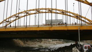 Hombre se ahorca en puente del Ejército