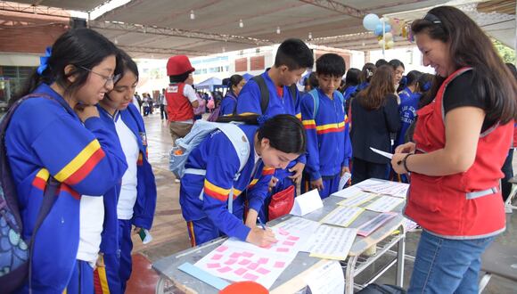 actividad benefició a más 1,200 estudiantes del nivel de secundaria. (Foto: Difusión).