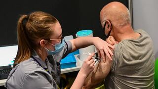 Alemania: hombre de 60 años se vacunó 90 veces contra el COVID-19