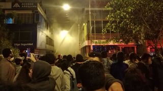 San Martín de Porres: Pollería 'El corralito' se incendia en José Granda [FOTOS]