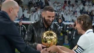 Karim Benzema presentó el Balón de Oro a los hinchas de Real Madrid en el Santiago Bernabéu