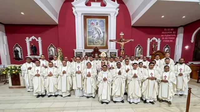 51 sacerdotes peruanos piden al Papa Francisco anular bendición a parejas homosexuales