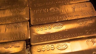 Precio del oro cierra con leve descenso en medio de anuncios de la FED