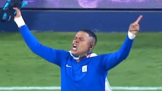 Lo volvió a hacer: Ángelo Campos salió a calentar con la bandera de Alianza Lima previo a la final [VIDEO]