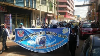 Puno: Mil mototaxistas sitiaron la Plaza de Armas de Juliaca