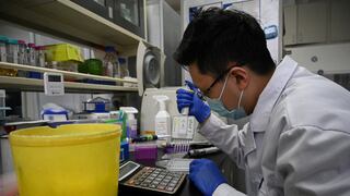 China autoriza uso de emergencia de dos medicamentos contra el coronavirus