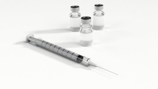Vacuna de Moderna contra el COVID-19 tendrá a fines de julio sus últimos ensayos clínicos 