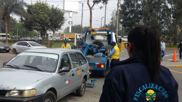 La Molina: Autos mal estacionados son enviados al depósito municipal [FOTOS]