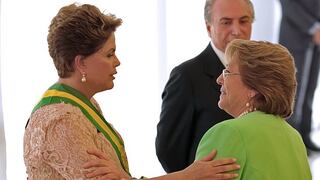 Bachelet sorprendió al entonar el himno brasileño en investidura de Rousseff