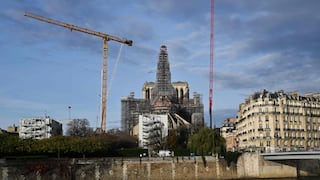 Juegos Olímpicos París 2024: Nueva aguja de la catedral de Notre Dame toma forma